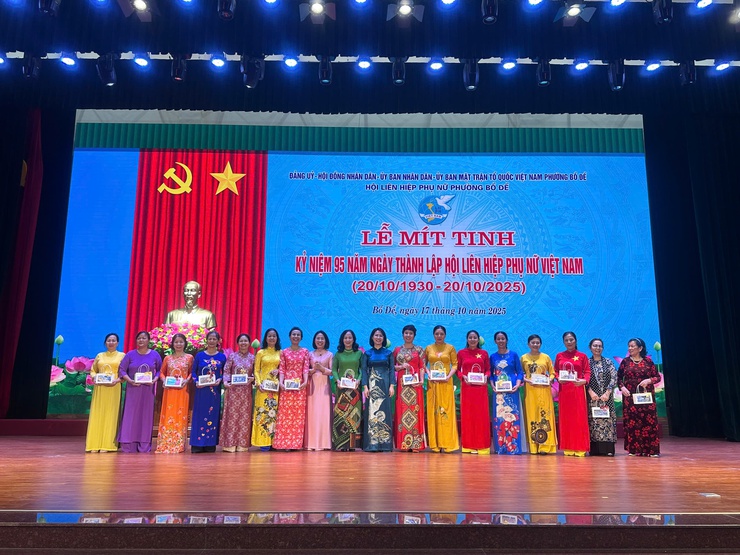 Mít tinh kỷ niệm 95 năm ngày thành lập Hội liên hiệp phụ nữ Việt Nam (20/10/1930 – 20/10/2025)- Ảnh 11.