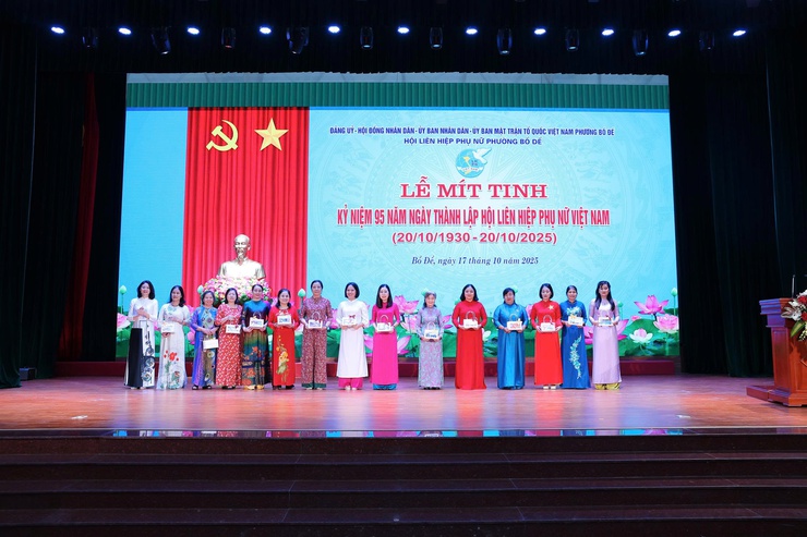 Mít tinh kỷ niệm 95 năm ngày thành lập Hội liên hiệp phụ nữ Việt Nam (20/10/1930 – 20/10/2025)- Ảnh 13.