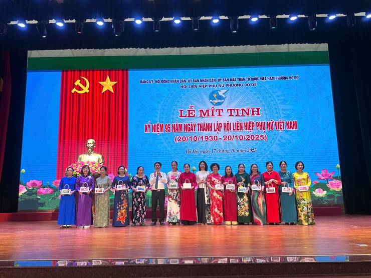 Mít tinh kỷ niệm 95 năm ngày thành lập Hội liên hiệp phụ nữ Việt Nam (20/10/1930 – 20/10/2025)- Ảnh 14.