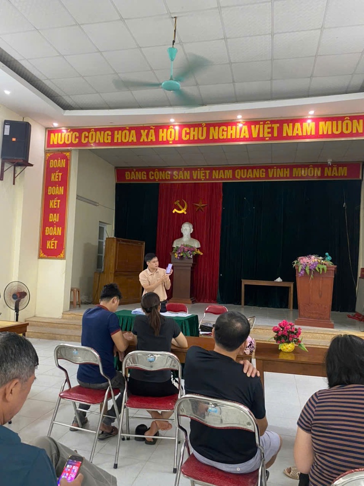 Xã Chương Dương: Tăng cường hỗ trợ người dân cài đặt và nộp thuế trên ứng dụng eTax Mobile- Ảnh 1.