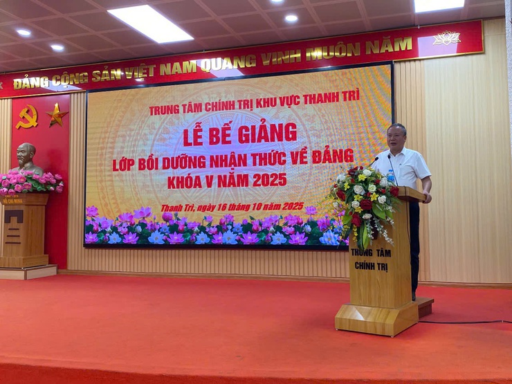 BẾ GIẢNG LỚP BỒI DƯỠNG NHẬN THỨC VỀ ĐẢNG KHÓA V NĂM 2025- Ảnh 2.