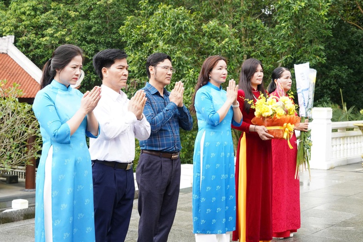 "Về nguồn" kỷ niệm 95 năm Ngày thành lập Hội Liên hiệp Phụ nữ Việt Nam- Ảnh 1.
