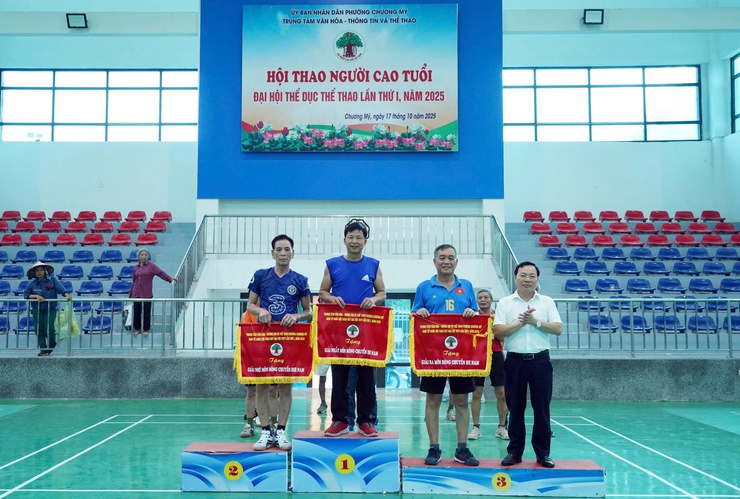 Sôi nổi  giải đấu bóng chuyền hơi nam tại Hội thao Người cao tuổi phường Chương Mỹ - Ảnh 6.