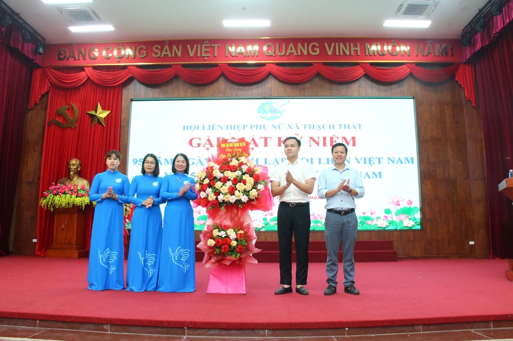 XÃ THẠCH THẤT TỔ CHỨC HỘI NGHỊ KỶ NIỆM 95 NĂM NGÀY THÀNH LẬP HỘI LIÊN HIỆP PHỤ NỮ VIỆT NAM- Ảnh 1.