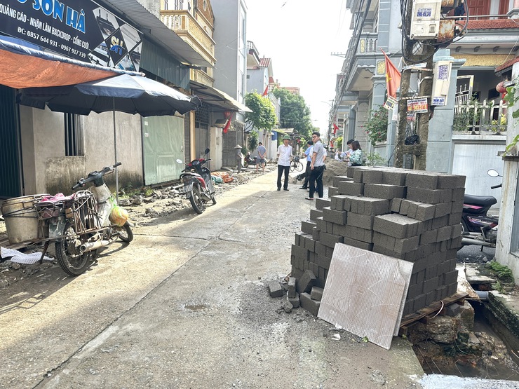 HĐND xã Thư Lâm khảo sát tiến độ các công trình đầu tư công trên địa bàn xã- Ảnh 1.