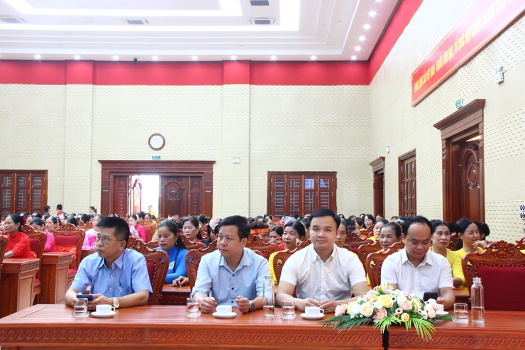 XÃ THẠCH THẤT TỔ CHỨC HỘI NGHỊ KỶ NIỆM 95 NĂM NGÀY THÀNH LẬP HỘI LIÊN HIỆP PHỤ NỮ VIỆT NAM- Ảnh 5.
