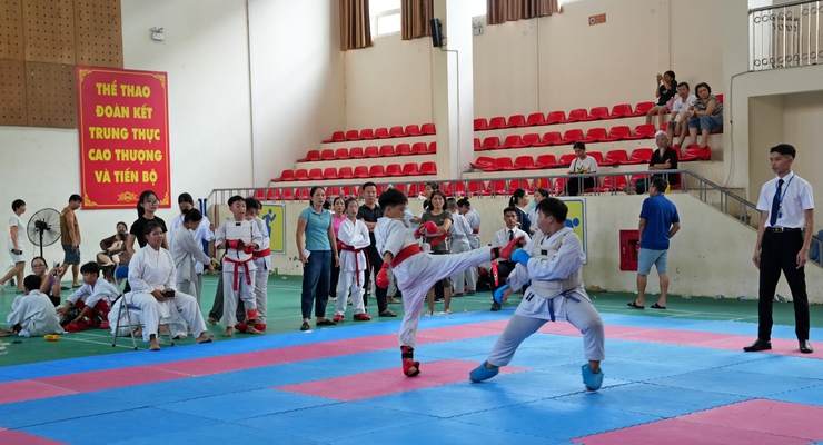 Sơn Tây: 120 vận động viên tranh tài giải Karate 2025- Ảnh 1.