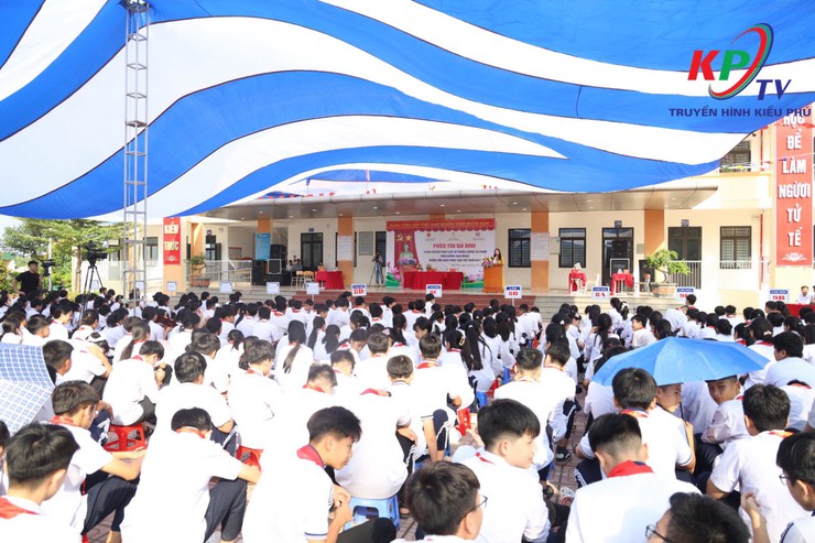 Xã Kiều Phú phối hợp với Sở tư pháp thành phố Hà Nội tổ chức tuyên truyền phổ biến giáo dục pháp luật cho học sinh khối THCS- Ảnh 2.