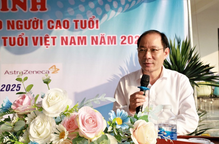 250 người cao tuổi xã Cổ Đô được khám bệnh, tư vấn và cấp thuốc miễn phí- Ảnh 2.