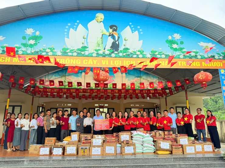 CHUYẾN ĐI THIỆN NGUYỆN ĐẦY Ý NGHĨA ĐẾN TRƯỜNG TH&THCS XUẤT TÁC – TỈNH THÁI NGUYÊN- Ảnh 7.