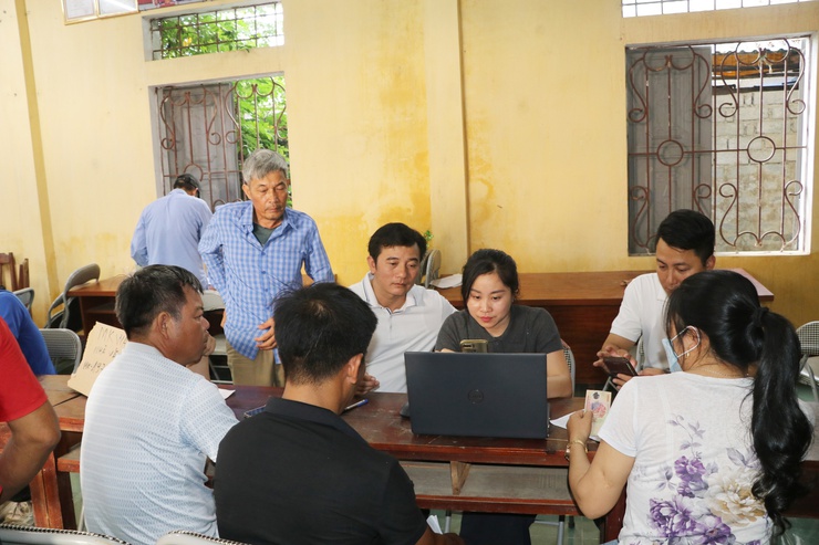 UBND xã Trần Phú: tăng cường thu thập dữ liệu đất đai, hướng dẫn cài đặt etax mobile và nộp thuế đất phi nông nghiệp bằng phương thức điện tử- Ảnh 2.
