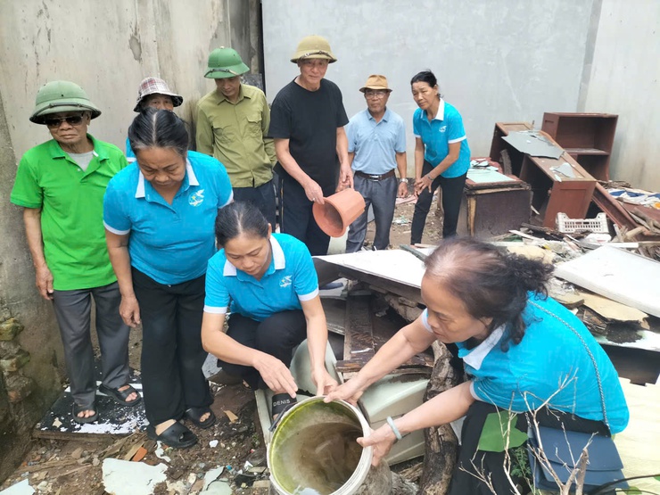 Phường Việt Hưng ra quân tổng vệ sinh môi trường phòng, chống dịch bệnh sốt xuất huyết đợt II năm 2025- Ảnh 15.