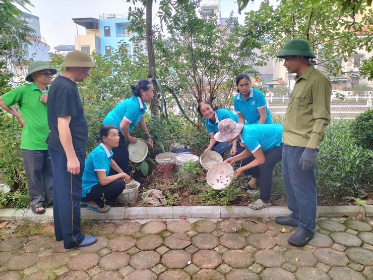 Phường Việt Hưng ra quân tổng vệ sinh môi trường phòng, chống dịch bệnh sốt xuất huyết đợt II năm 2025- Ảnh 16.