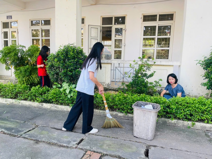 Phường Việt Hưng ra quân tổng vệ sinh môi trường phòng, chống dịch bệnh sốt xuất huyết đợt II năm 2025- Ảnh 3.