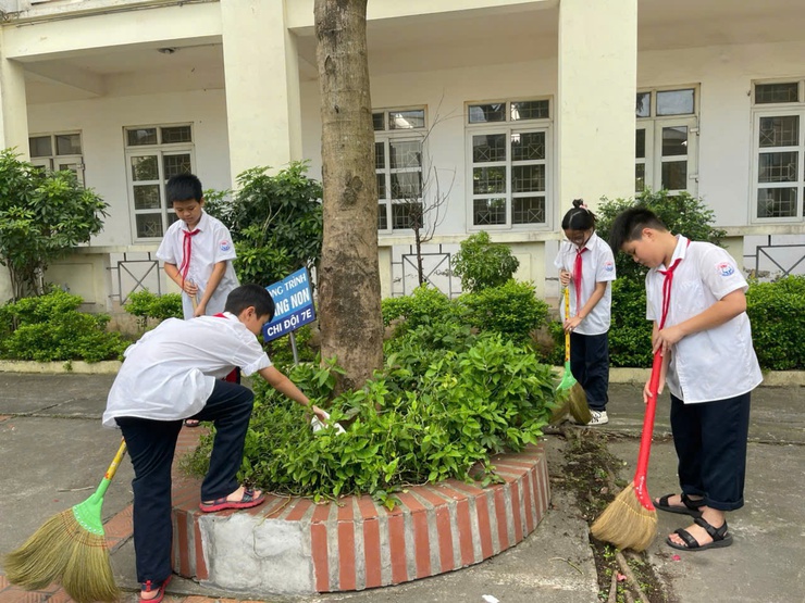 Phường Việt Hưng ra quân tổng vệ sinh môi trường phòng, chống dịch bệnh sốt xuất huyết đợt II năm 2025- Ảnh 4.