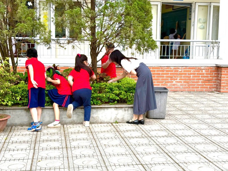 Phường Việt Hưng ra quân tổng vệ sinh môi trường phòng, chống dịch bệnh sốt xuất huyết đợt II năm 2025- Ảnh 5.