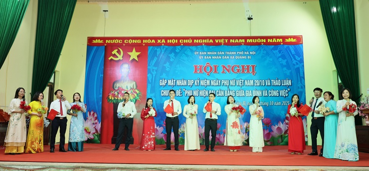 UBND xã Quảng Bị tổ chức buổi gặp mặt cán bộ, công chức, viên chức, người lao động nhân dịp kỷ niệm 95 năm ngày thành lập Hội Liên hiệp Phụ nữ Việt Nam (20/10/1930 – 20/10/2025)- Ảnh 4.