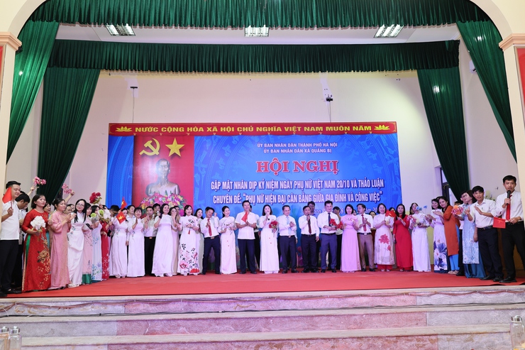 UBND xã Quảng Bị tổ chức buổi gặp mặt cán bộ, công chức, viên chức, người lao động nhân dịp kỷ niệm 95 năm ngày thành lập Hội Liên hiệp Phụ nữ Việt Nam (20/10/1930 – 20/10/2025)- Ảnh 5.