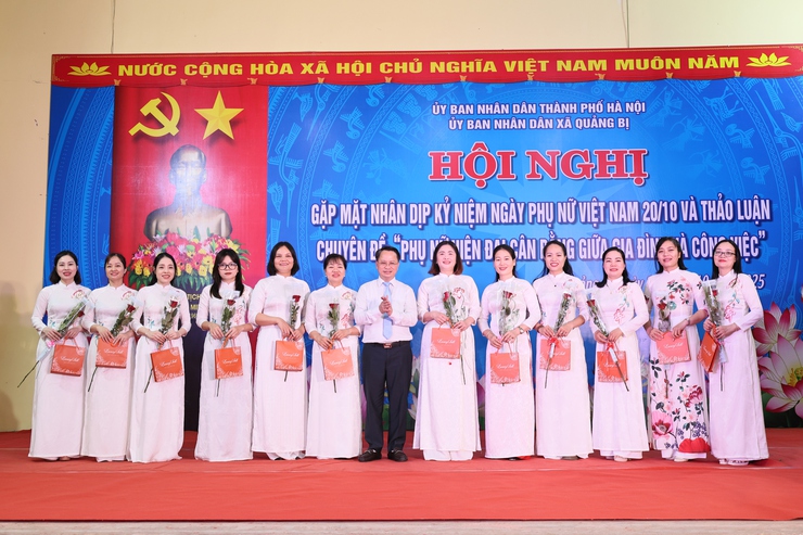 UBND xã Quảng Bị tổ chức buổi gặp mặt cán bộ, công chức, viên chức, người lao động nhân dịp kỷ niệm 95 năm ngày thành lập Hội Liên hiệp Phụ nữ Việt Nam (20/10/1930 – 20/10/2025)- Ảnh 10.