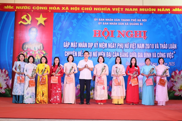 UBND xã Quảng Bị tổ chức buổi gặp mặt cán bộ, công chức, viên chức, người lao động nhân dịp kỷ niệm 95 năm ngày thành lập Hội Liên hiệp Phụ nữ Việt Nam (20/10/1930 – 20/10/2025)- Ảnh 11.