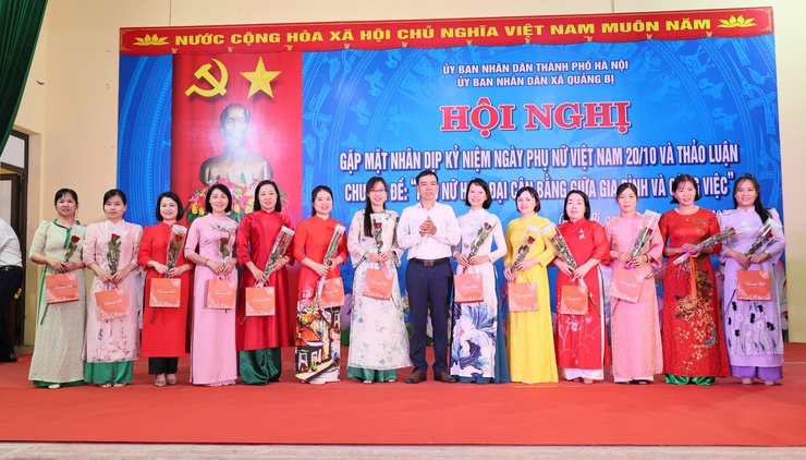 UBND xã Quảng Bị tổ chức buổi gặp mặt cán bộ, công chức, viên chức, người lao động nhân dịp kỷ niệm 95 năm ngày thành lập Hội Liên hiệp Phụ nữ Việt Nam (20/10/1930 – 20/10/2025)- Ảnh 12.