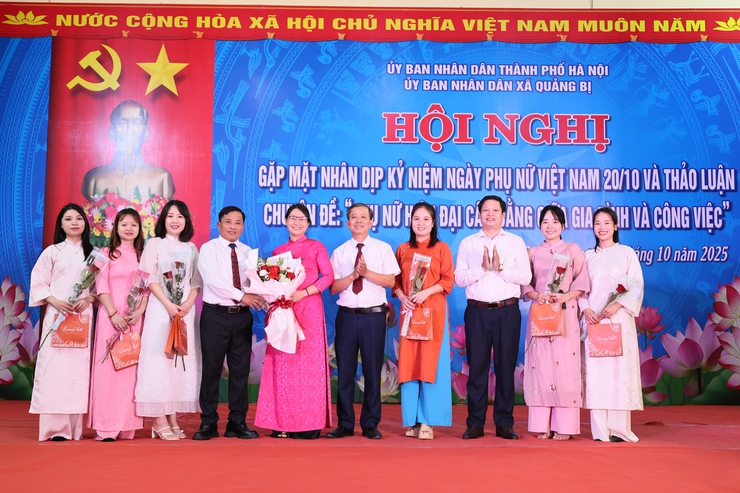 UBND xã Quảng Bị tổ chức buổi gặp mặt cán bộ, công chức, viên chức, người lao động nhân dịp kỷ niệm 95 năm ngày thành lập Hội Liên hiệp Phụ nữ Việt Nam (20/10/1930 – 20/10/2025)- Ảnh 13.