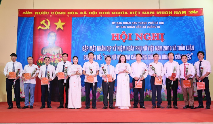 UBND xã Quảng Bị tổ chức buổi gặp mặt cán bộ, công chức, viên chức, người lao động nhân dịp kỷ niệm 95 năm ngày thành lập Hội Liên hiệp Phụ nữ Việt Nam (20/10/1930 – 20/10/2025)- Ảnh 14.