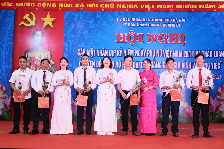 UBND xã Quảng Bị tổ chức buổi gặp mặt cán bộ, công chức, viên chức, người lao động nhân dịp kỷ niệm 95 năm ngày thành lập Hội Liên hiệp Phụ nữ Việt Nam (20/10/1930 – 20/10/2025)- Ảnh 15.
