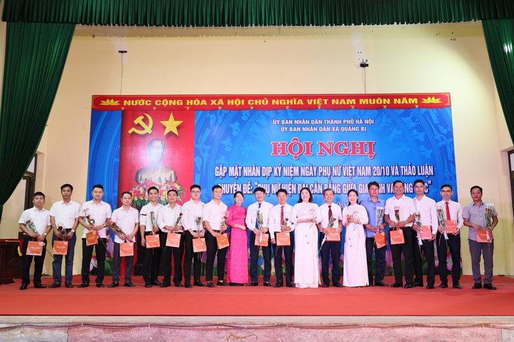 UBND xã Quảng Bị tổ chức buổi gặp mặt cán bộ, công chức, viên chức, người lao động nhân dịp kỷ niệm 95 năm ngày thành lập Hội Liên hiệp Phụ nữ Việt Nam (20/10/1930 – 20/10/2025)- Ảnh 16.
