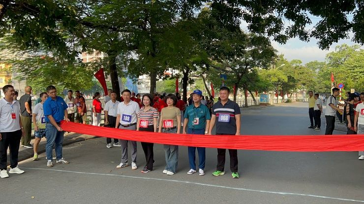 Giải điền kinh trong khuôn khổ Đại hội Thể dục thể thao phường Bồ Đề lần thứ I- Ảnh 5.