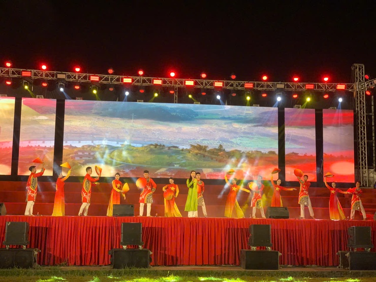 ĐẢNG ỦY XÃ BÌNH MINH TỔ CHỨC CHƯƠNG TRÌNH BIỂU DIỄN NGHỆ THUẬT BÌNH MINH VƯƠN MÌNH TOẢ SÁNG VÀ PHÁT ĐỘNG CUỘC THI TRỰC TUYẾN TÌM HIỂU NGHỊ QUYẾT ĐẠI HỘI ĐẢNG BỘ CÁC CẤP- Ảnh 6.