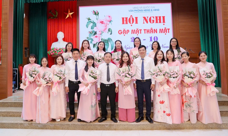 Văn phòng Hội đồng nhân dân và Ủy ban nhân dân xã  Quốc Oai tổ chức gặp mặt kỷ niệm 95 năm ngày thành lập Hội Liên hiệp Phụ nữ Việt Nam 20/10- Ảnh 1.