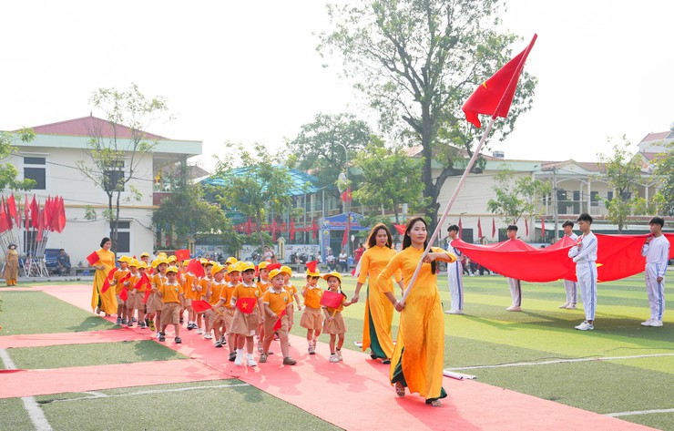 Xã Quốc Oai tưng bừng khai mạc Đại hội Thể dục Thể thao lần thứ Nhất khơi dậy khát vọng vươn lên từ sức mạnh đoàn kết trên mảnh đất anh hùng- Ảnh 15.