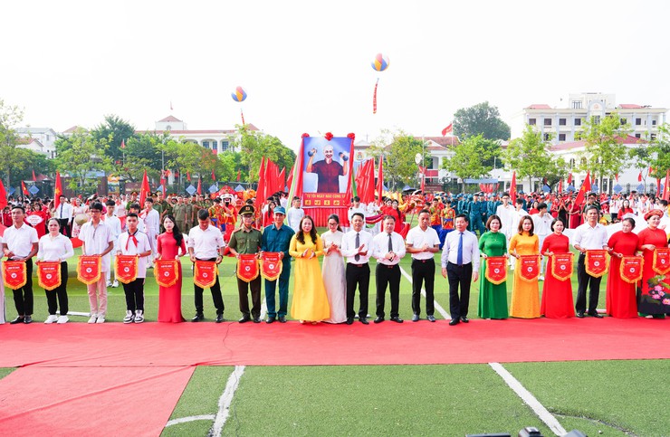 Xã Quốc Oai tưng bừng khai mạc Đại hội Thể dục Thể thao lần thứ Nhất khơi dậy khát vọng vươn lên từ sức mạnh đoàn kết trên mảnh đất anh hùng- Ảnh 36.