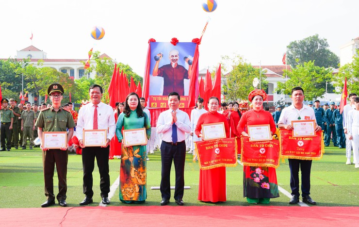 Xã Quốc Oai tưng bừng khai mạc Đại hội Thể dục Thể thao lần thứ Nhất khơi dậy khát vọng vươn lên từ sức mạnh đoàn kết trên mảnh đất anh hùng- Ảnh 39.