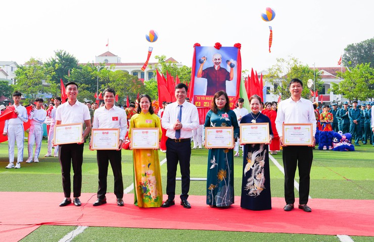 Xã Quốc Oai tưng bừng khai mạc Đại hội Thể dục Thể thao lần thứ Nhất khơi dậy khát vọng vươn lên từ sức mạnh đoàn kết trên mảnh đất anh hùng- Ảnh 41.