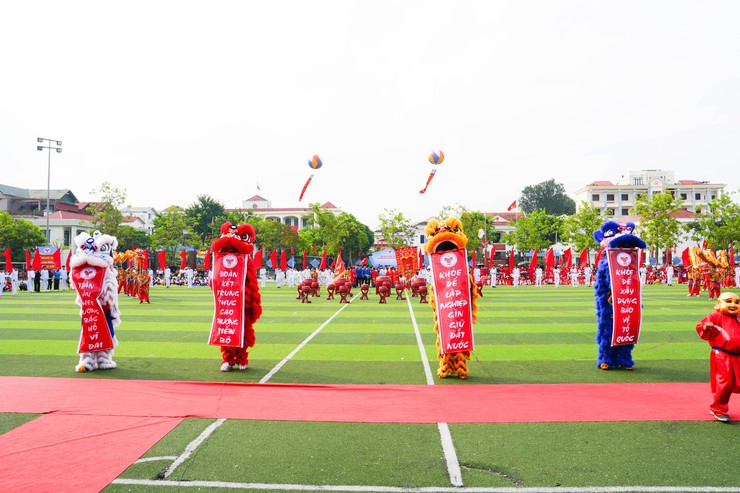 Xã Quốc Oai tưng bừng khai mạc Đại hội Thể dục Thể thao lần thứ Nhất khơi dậy khát vọng vươn lên từ sức mạnh đoàn kết trên mảnh đất anh hùng- Ảnh 44.