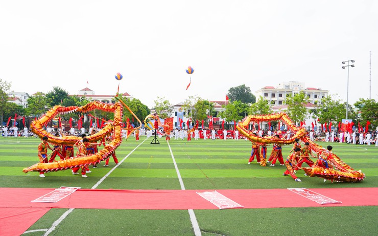 Xã Quốc Oai tưng bừng khai mạc Đại hội Thể dục Thể thao lần thứ Nhất khơi dậy khát vọng vươn lên từ sức mạnh đoàn kết trên mảnh đất anh hùng- Ảnh 48.