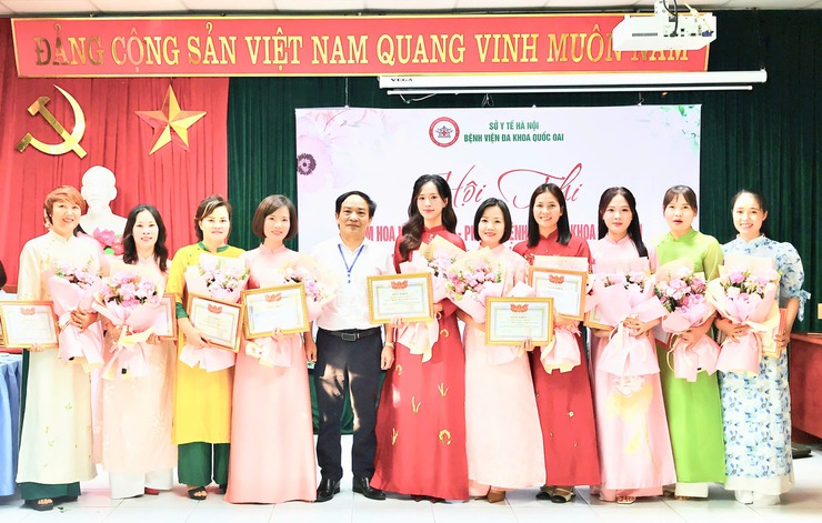 BVĐK Quốc Oai: Tôn vinh người phụ nữ ngành y nhân dịp kỷ niệm 95 năm ngày Phụ nữ Việt Nam và 35 năm Ngày Điều dưỡng Việt Nam- Ảnh 1.