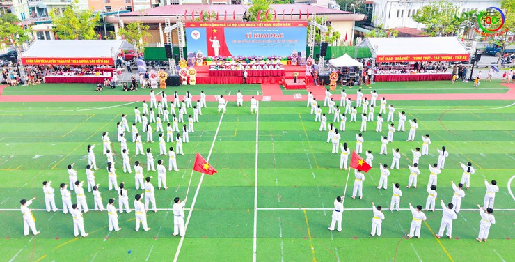 Xã Quốc Oai tưng bừng khai mạc Đại hội Thể dục Thể thao lần thứ Nhất khơi dậy khát vọng vươn lên từ sức mạnh đoàn kết trên mảnh đất anh hùng- Ảnh 50.