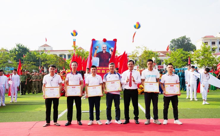 Xã Quốc Oai tưng bừng khai mạc Đại hội Thể dục Thể thao lần thứ Nhất khơi dậy khát vọng vươn lên từ sức mạnh đoàn kết trên mảnh đất anh hùng- Ảnh 42.