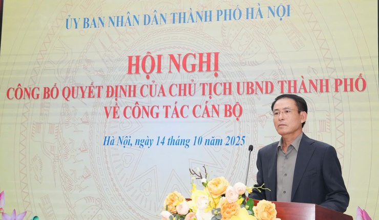 Hội nghị công bố quyết định của Chủ tịch UBND Thành phố về công tác cán bộ phường Nghĩa Đô.- Ảnh 2.