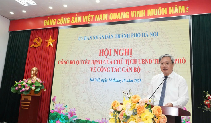 Hội nghị công bố quyết định của Chủ tịch UBND Thành phố về công tác cán bộ phường Nghĩa Đô.- Ảnh 3.