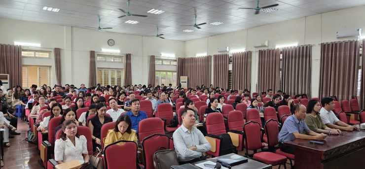 Cán bộ Văn phòng cấp uỷ phường Dương Nội tham gia bồi dưỡng nghiệp vụ công tác Văn phòng cấp uỷ năm 2025- Ảnh 1.