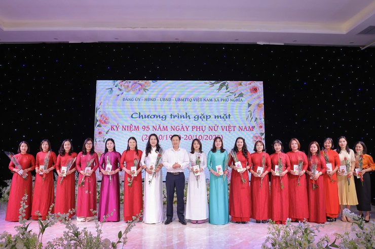 Đảng ủy – HĐND – UBND - Ủy ban MTTQ Việt Nam xã Phú Nghĩa tổ chức Chương trình gặp mặt kỷ niệm 95 năm ngày thành lập Hội LHPN Việt Nam (20/10/1930 – 20/10/2025)

- Ảnh 3.