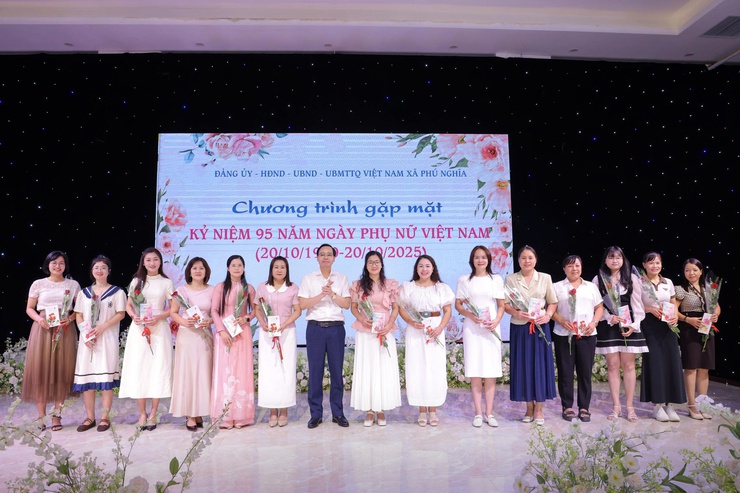 Đảng ủy – HĐND – UBND - Ủy ban MTTQ Việt Nam xã Phú Nghĩa tổ chức Chương trình gặp mặt kỷ niệm 95 năm ngày thành lập Hội LHPN Việt Nam (20/10/1930 – 20/10/2025)

- Ảnh 1.