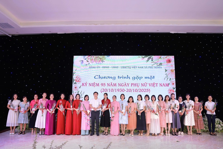 Đảng ủy – HĐND – UBND - Ủy ban MTTQ Việt Nam xã Phú Nghĩa tổ chức Chương trình gặp mặt kỷ niệm 95 năm ngày thành lập Hội LHPN Việt Nam (20/10/1930 – 20/10/2025)

- Ảnh 2.