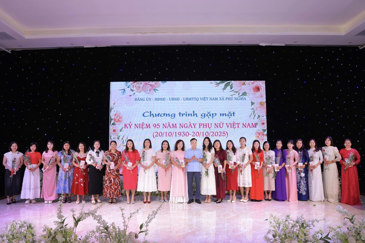 Đảng ủy – HĐND – UBND - Ủy ban MTTQ Việt Nam xã Phú Nghĩa tổ chức Chương trình gặp mặt kỷ niệm 95 năm ngày thành lập Hội LHPN Việt Nam (20/10/1930 – 20/10/2025)

- Ảnh 4.