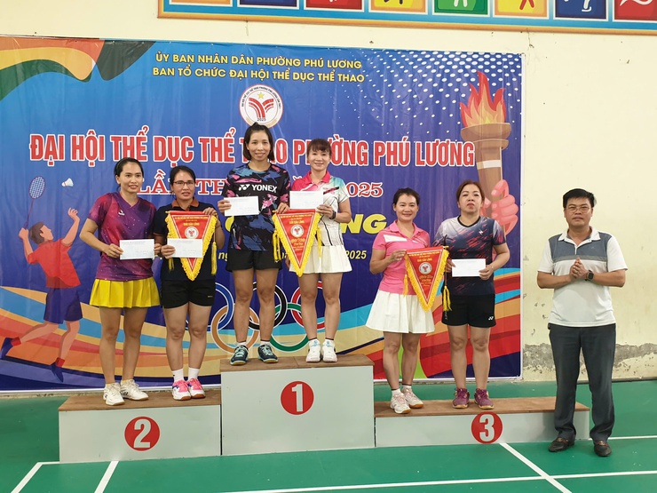 Sôi nổi giải cầu lông - Đại hội thể dục thể thao phường Phú Lương lần thứ I - năm 2025 - Ảnh 4.