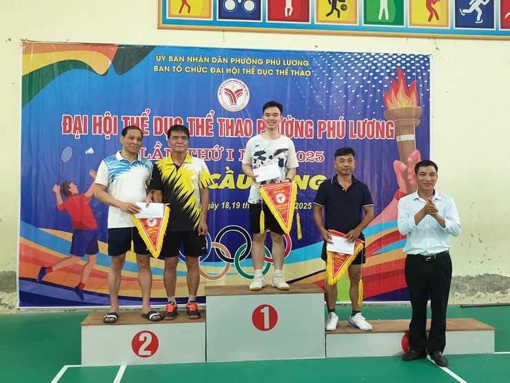 Sôi nổi giải cầu lông - Đại hội thể dục thể thao phường Phú Lương lần thứ I - năm 2025 - Ảnh 5.